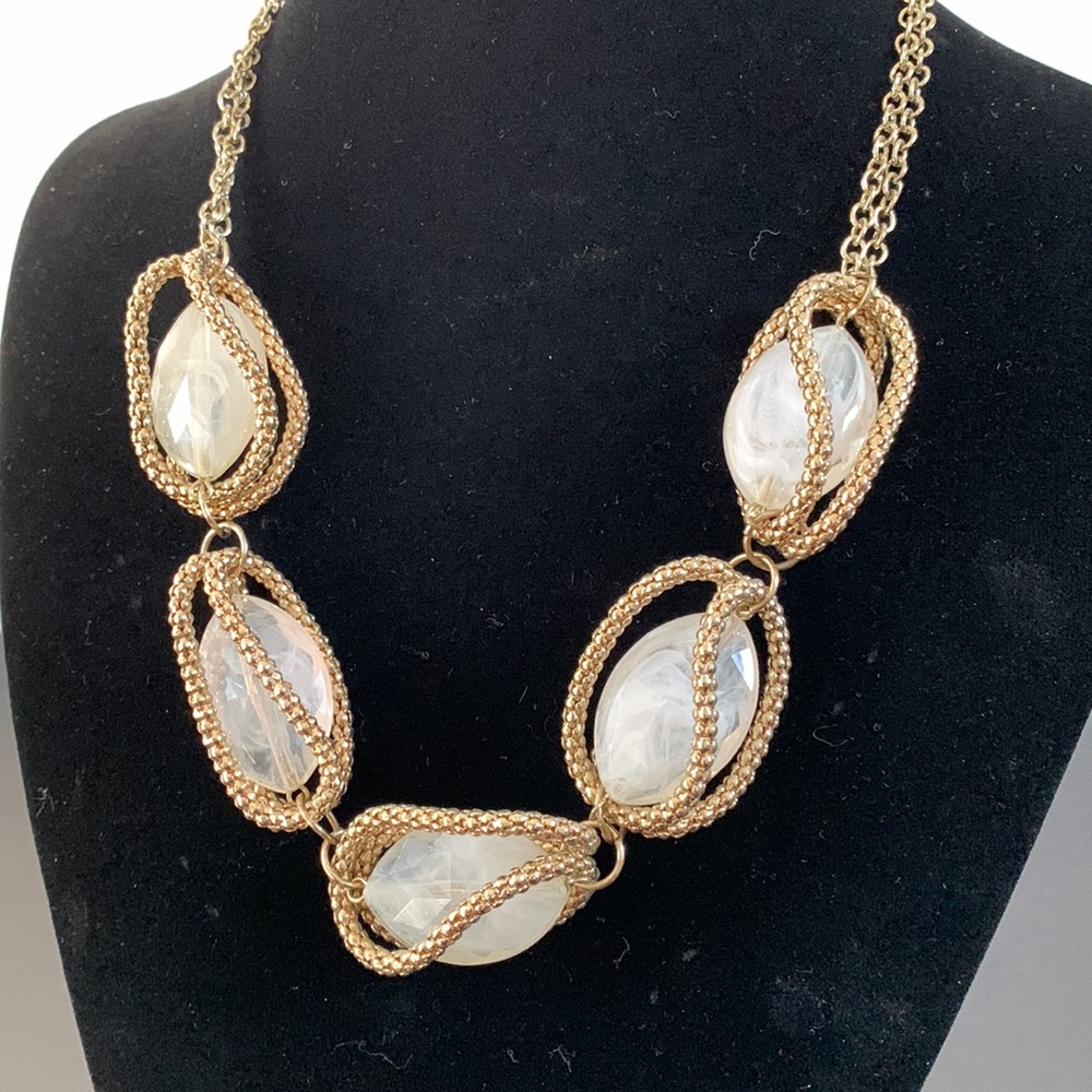 Melanie Lyne beaded necklace - Picture 6 of 10
